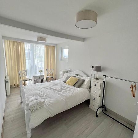 אניס Newly Renovated 1 Bedroom Flat With Garden Pergola מראה חיצוני תמונה