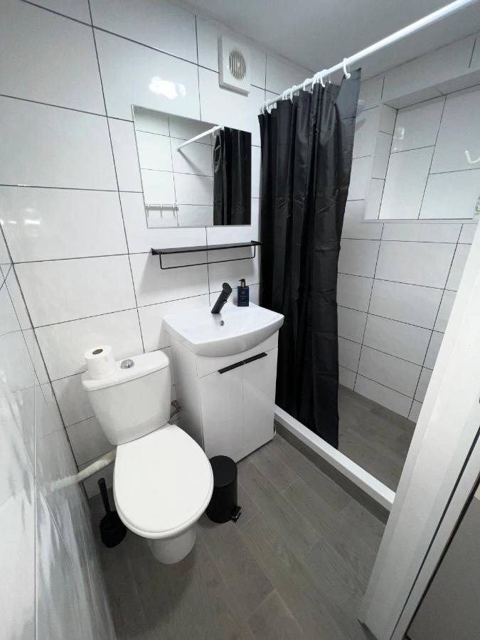אניס Newly Renovated 1 Bedroom Flat With Garden Pergola מראה חיצוני תמונה